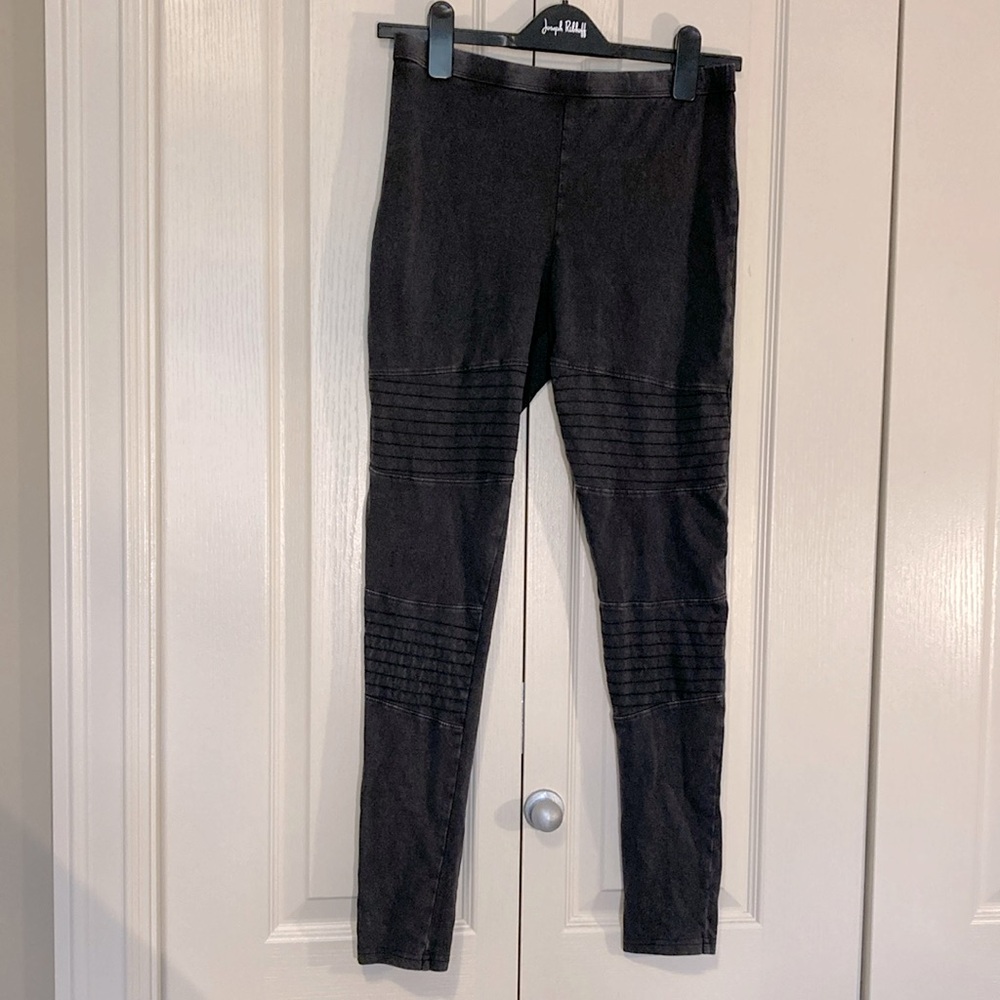 EUC Abound moto style leggings. Charcoal grey. Size medium.